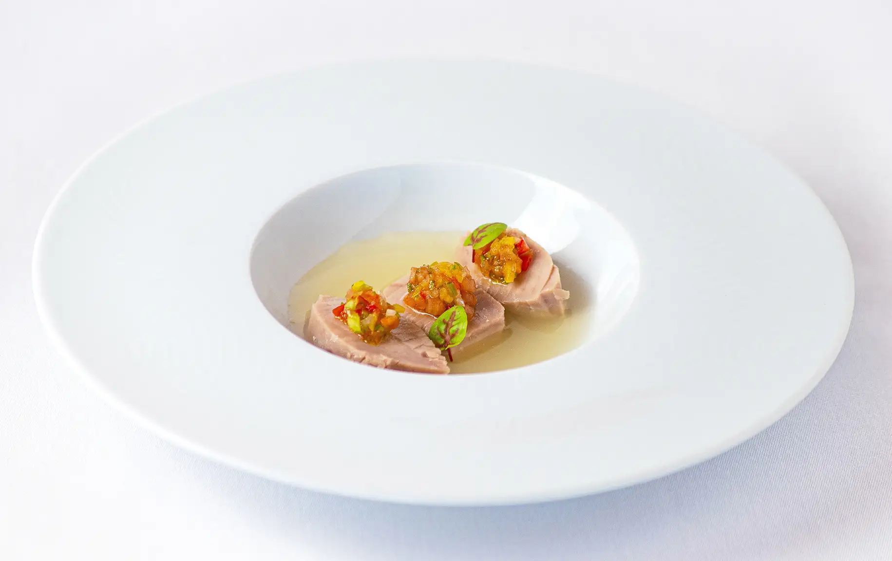 地元の水産高校性が釣り上げたカツオのコンフィ